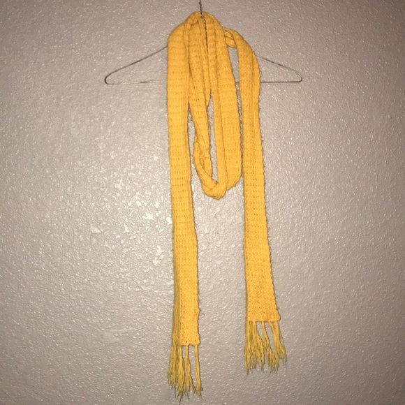 Yellow scarf - Picture 3 of 3